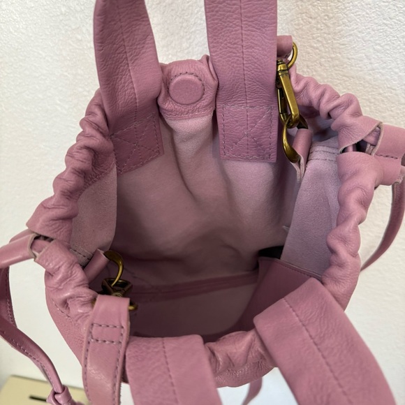 Madewell The Piazza Leather Clinched Crossbody Bag in Vibrant Lilac - Picture 8 of 13